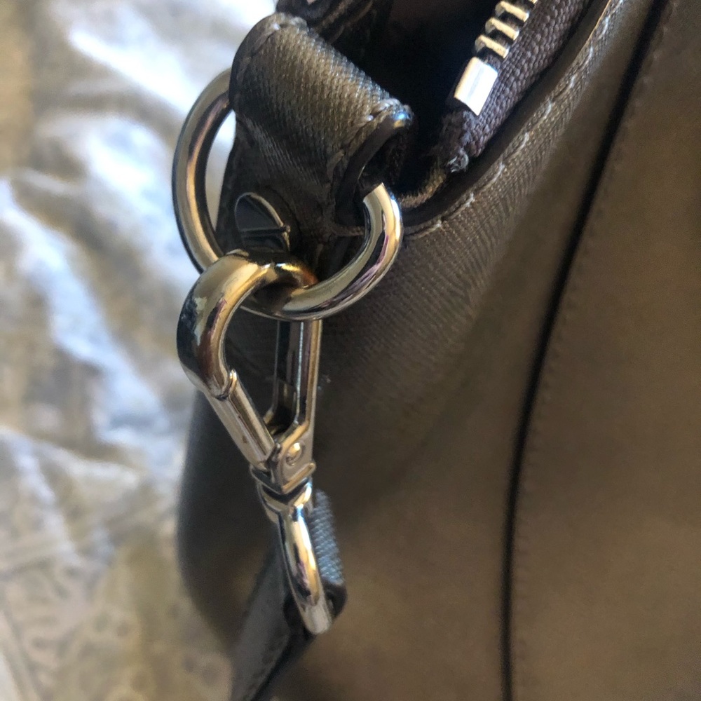 Micheal Kors Purse - Picture 5 of 10